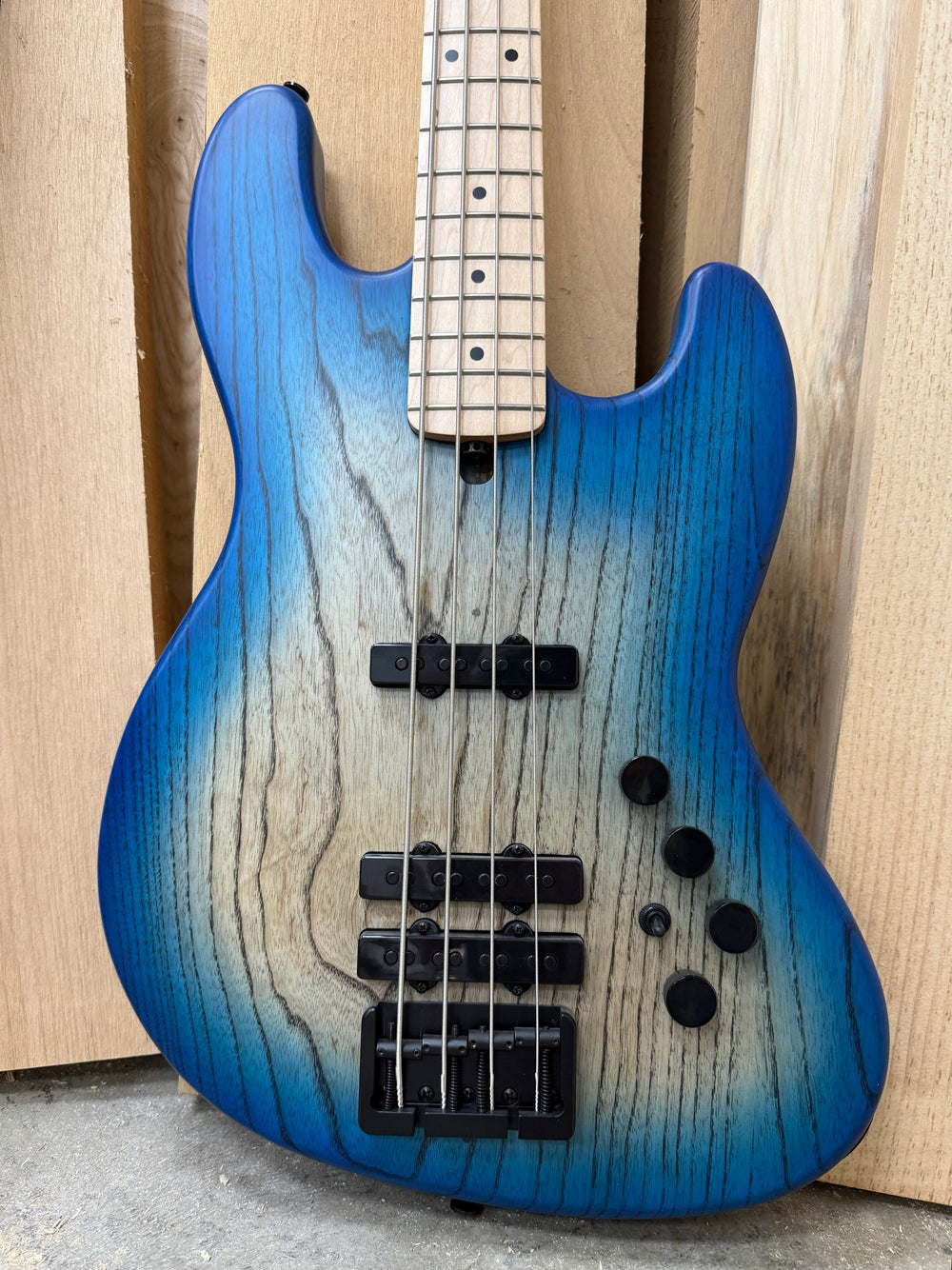 CONTOUR 63 BLENDER BASS - SATIN BLUE BURST